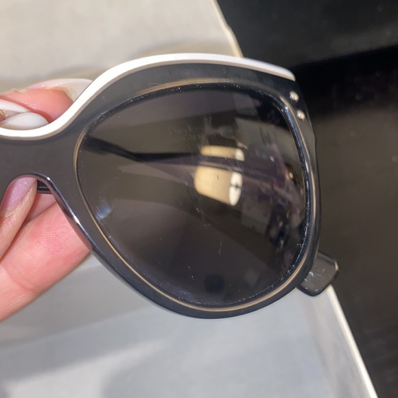 Dior Vintage limited edition black and white sunglasses. - Picture 10 of 10